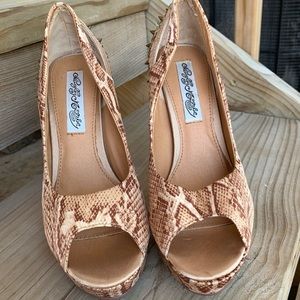 Naughty Monkey Heels 7 1/2